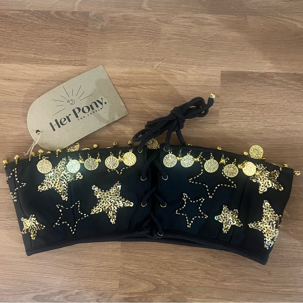Black Star-Embellished Crop Top - Picture 4 of 6